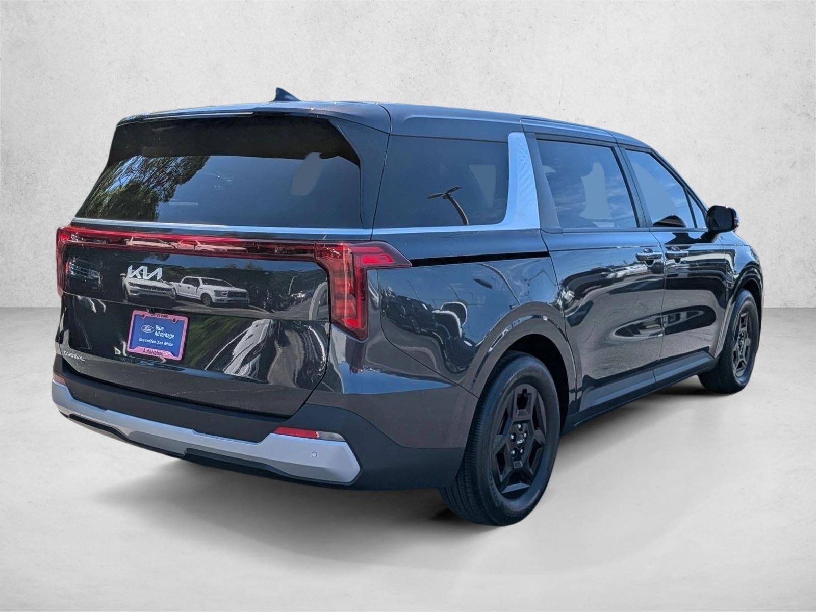2025 Kia Carnival LXS FWD