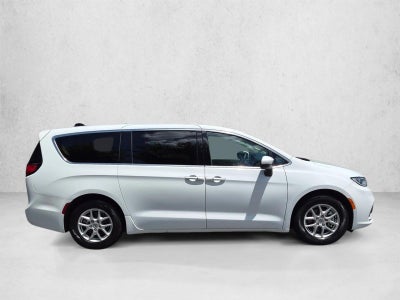 2023 Chrysler Pacifica Touring L FWD