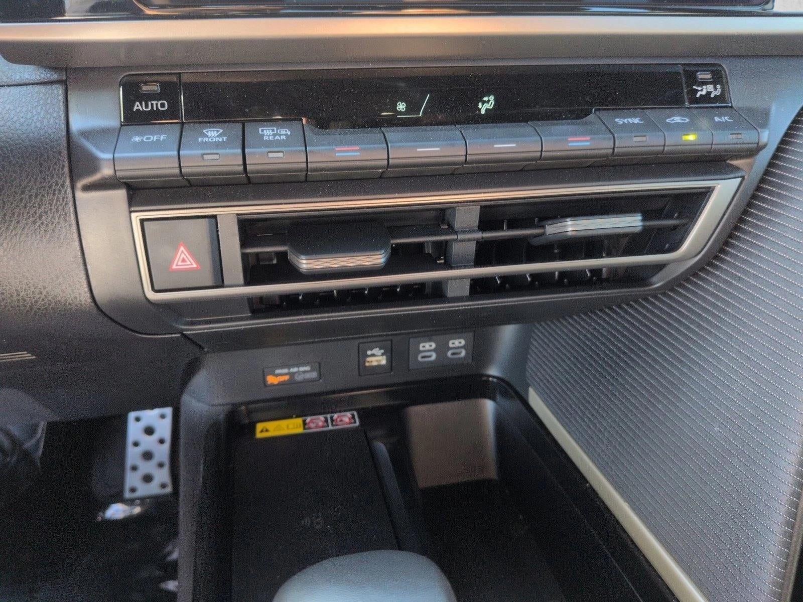 2025 Toyota Camry SE (SE)