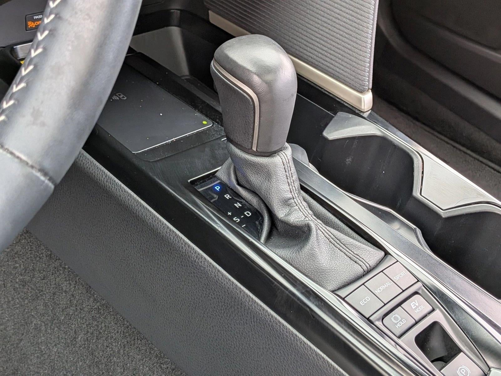 2025 Toyota Camry SE (Natl)
