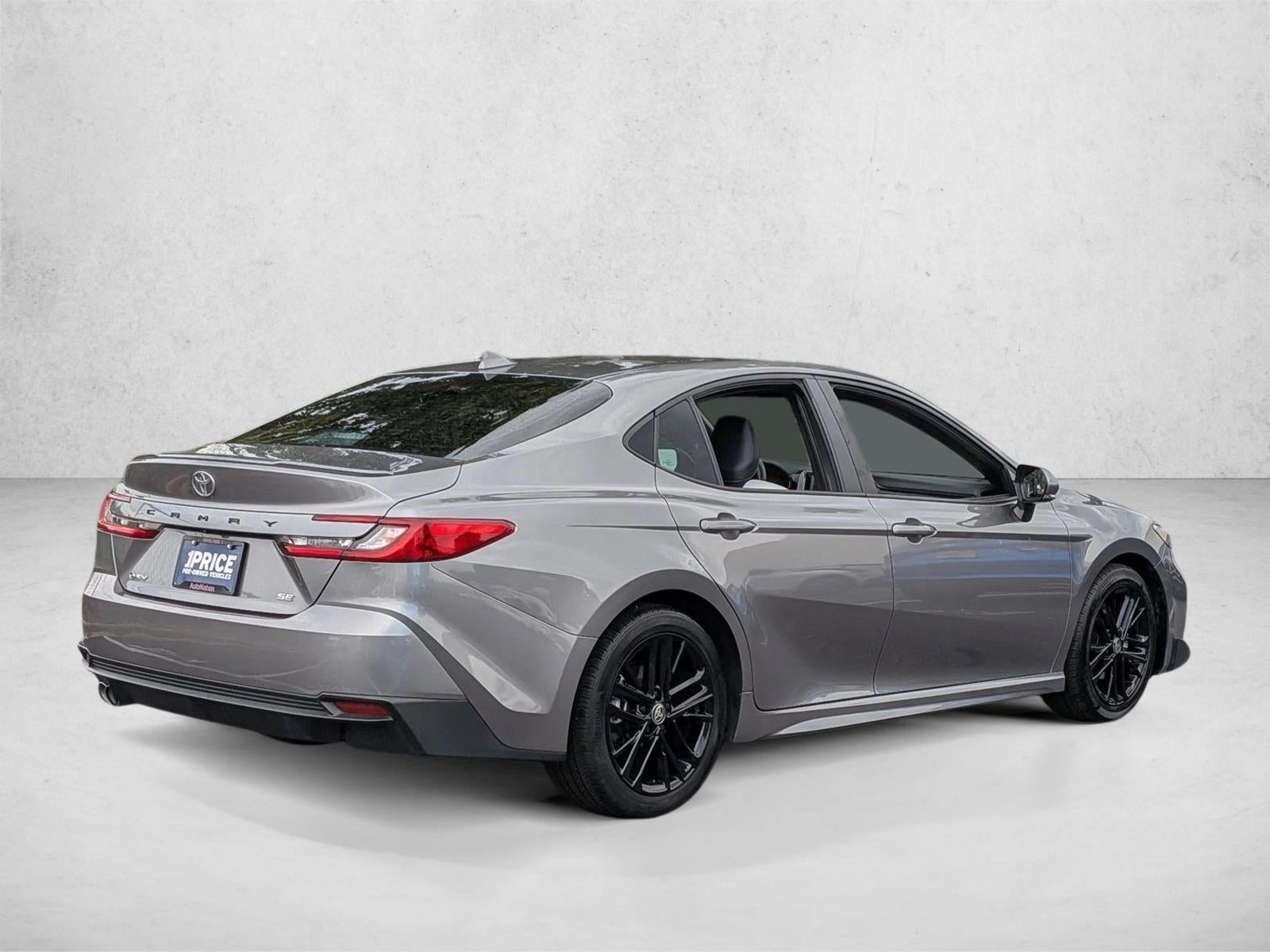 2025 Toyota Camry SE (Natl)