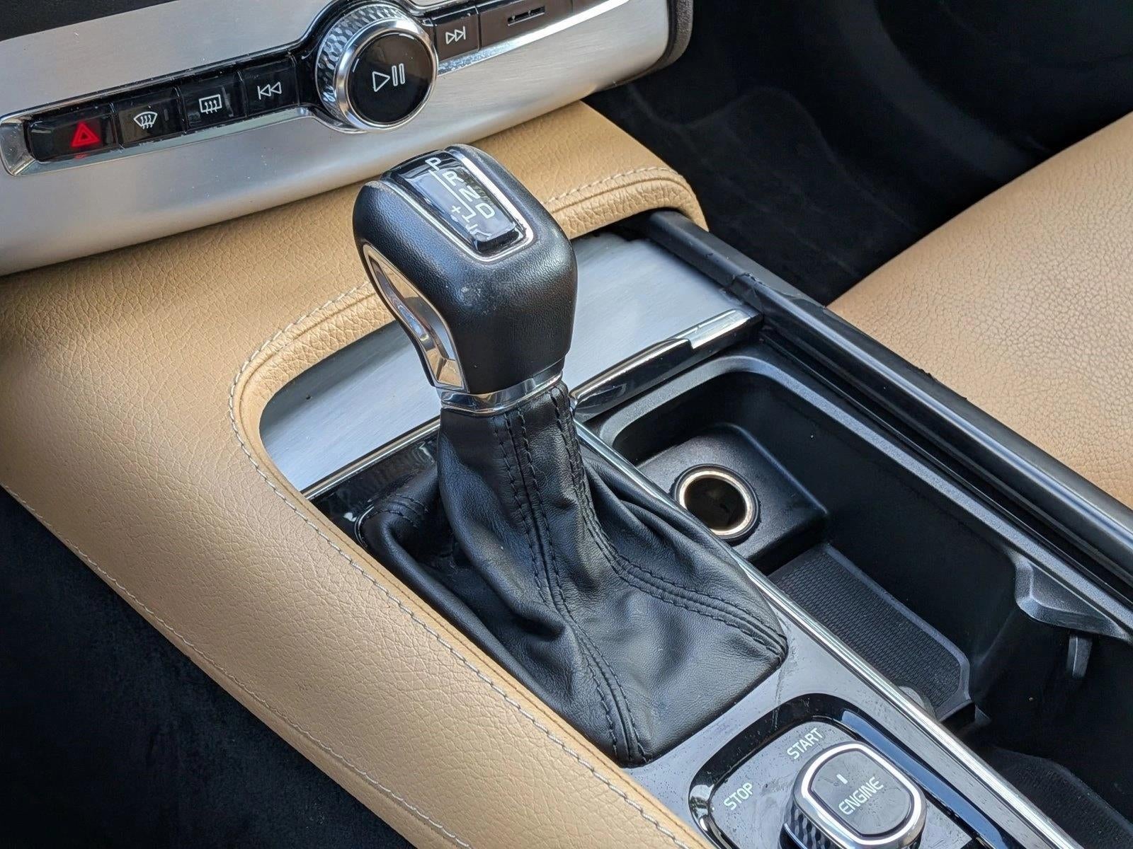 2017 Volvo XC90 T6 AWD 7-Passenger Momentum