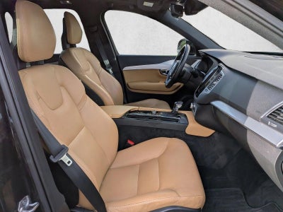 2017 Volvo XC90 T6 AWD 7-Passenger Momentum