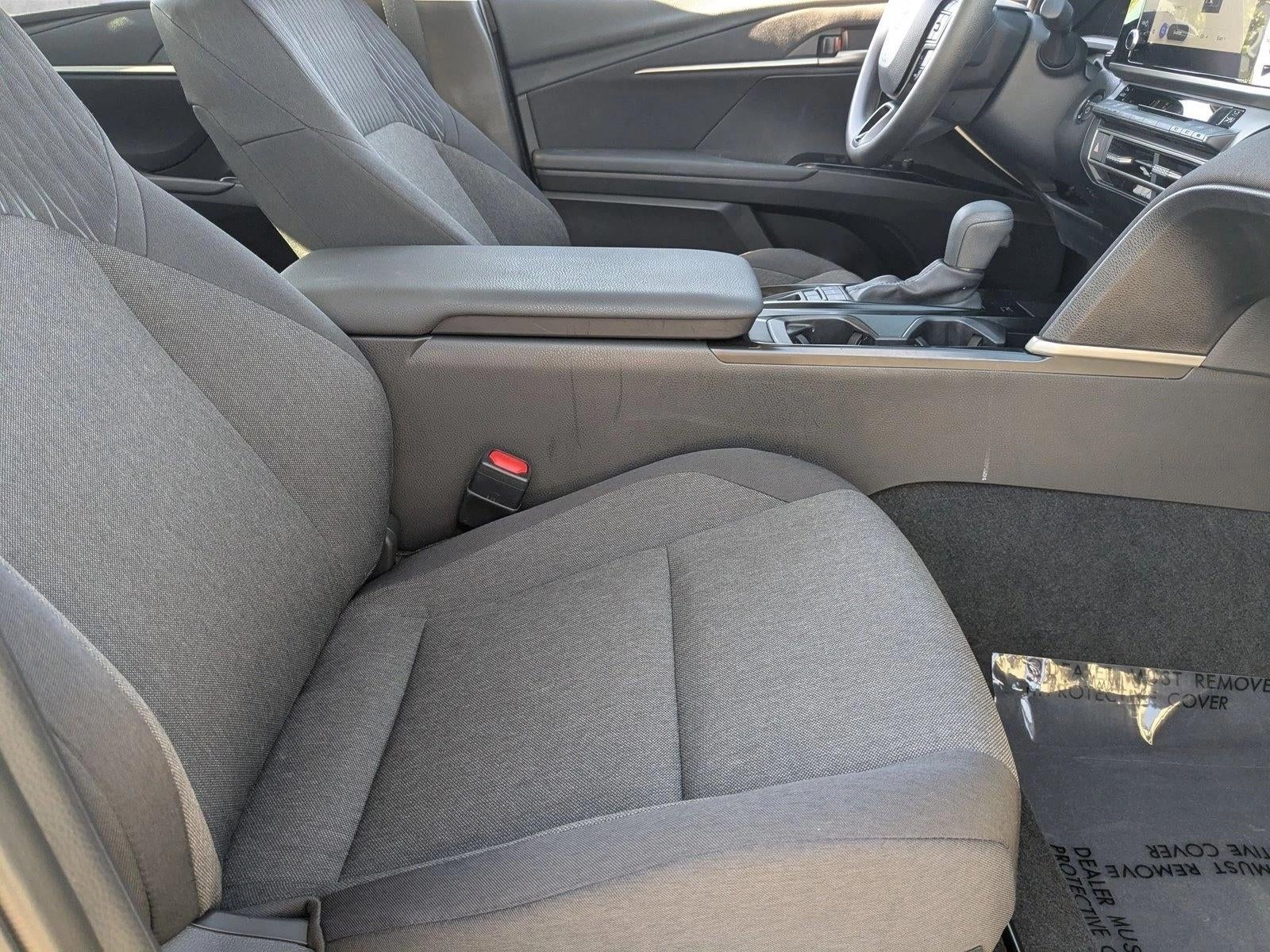 2025 Toyota Camry LE (SE)