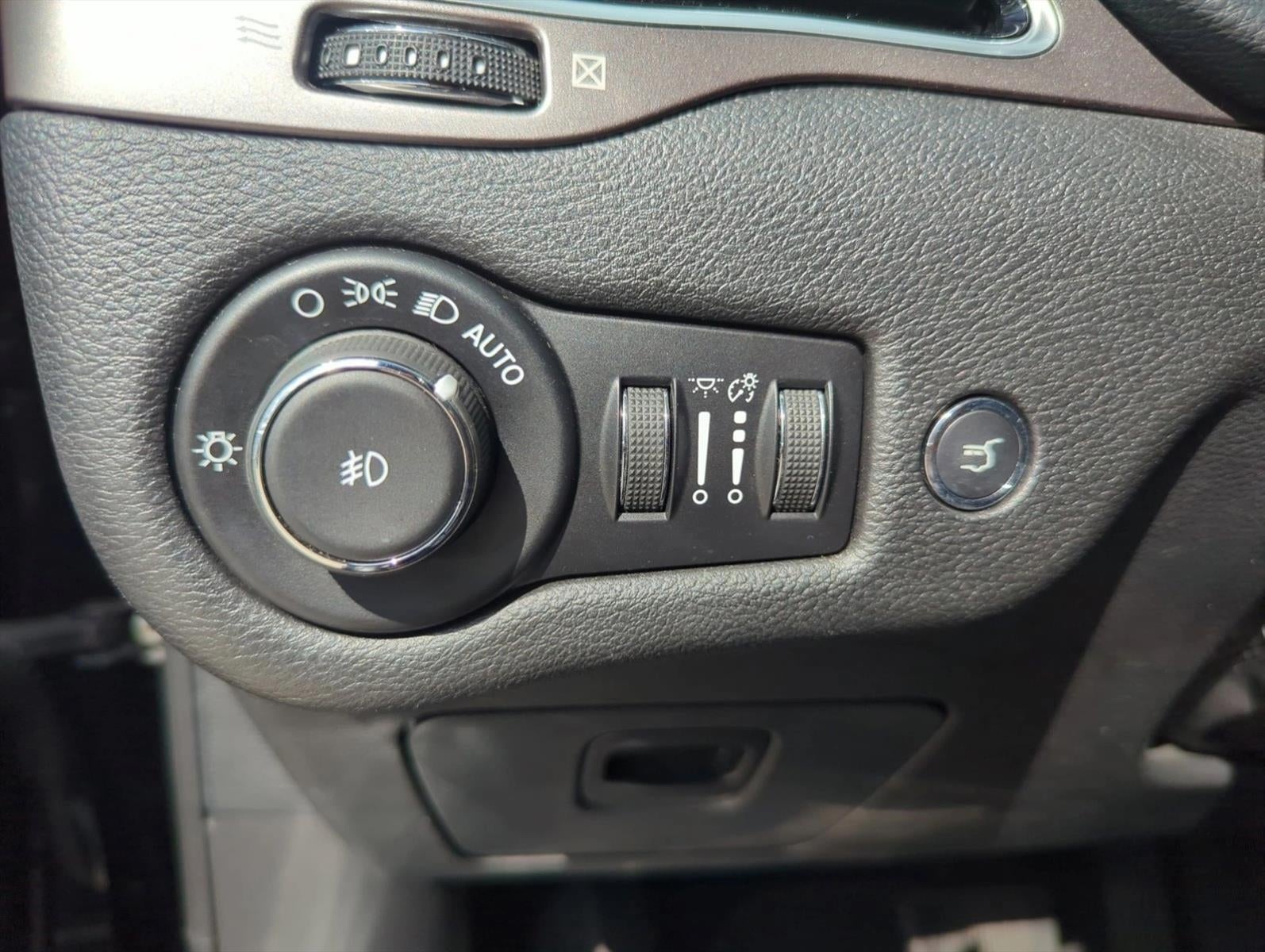 2020 Jeep Cherokee Limited FWD