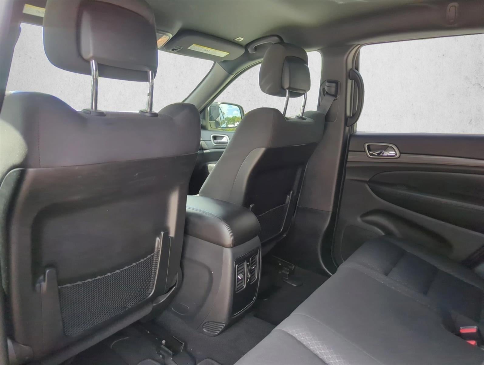 2019 Jeep Grand Cherokee Laredo 4x2