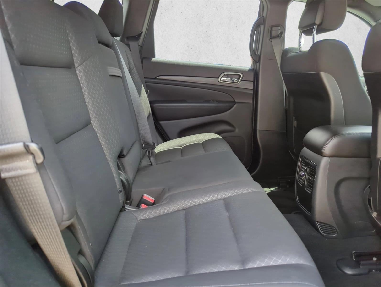 2019 Jeep Grand Cherokee Laredo 4x2