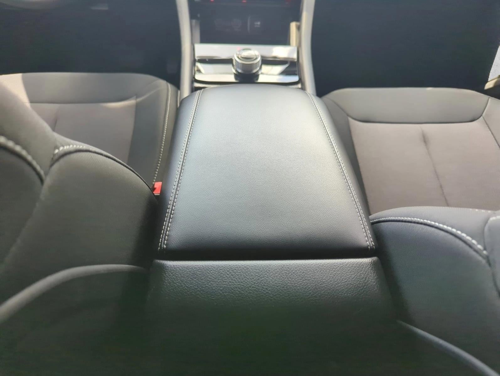 2025 Jeep Grand Cherokee Laredo 4x2