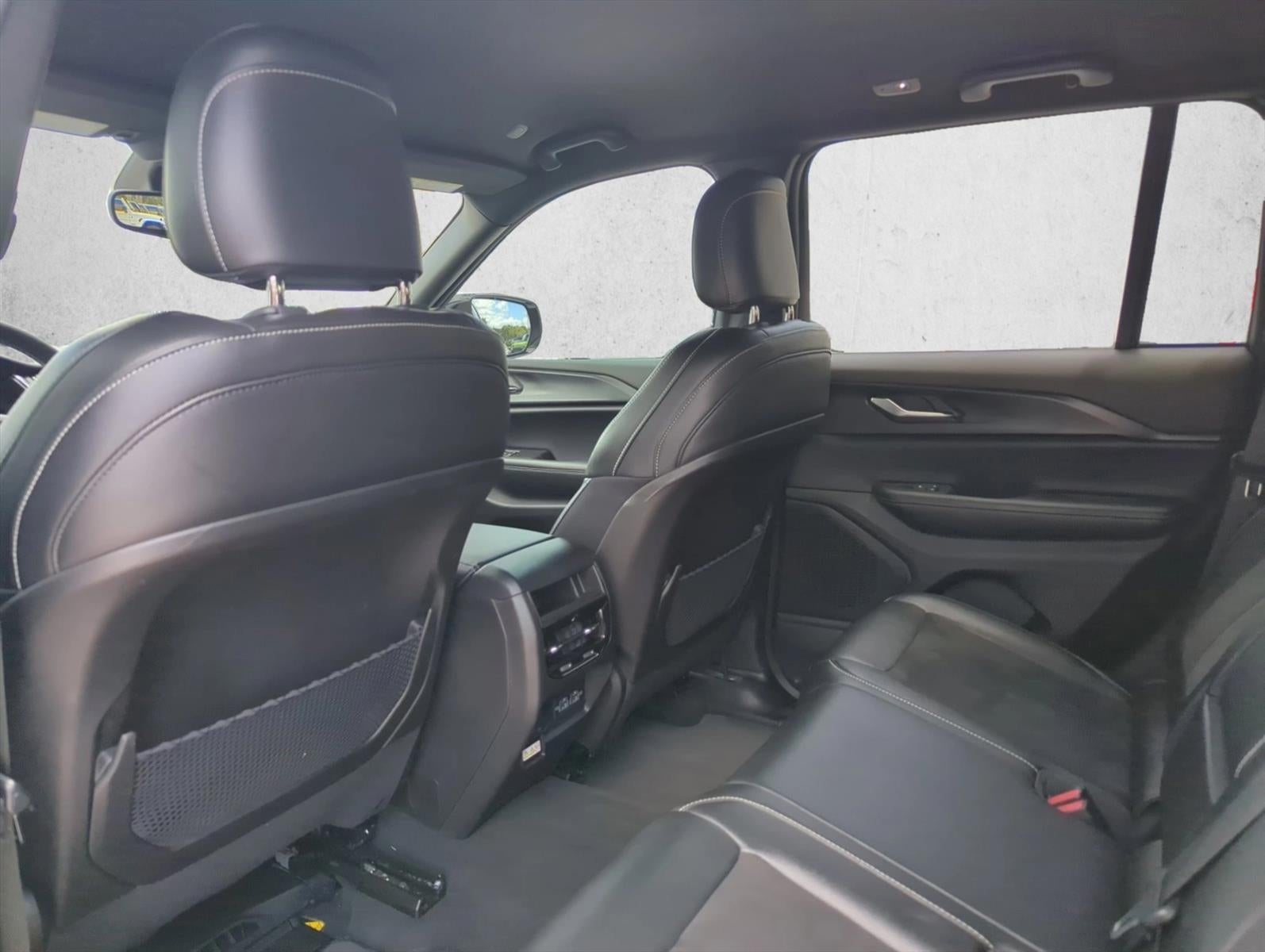 2024 Jeep Grand Cherokee Altitude 4x2