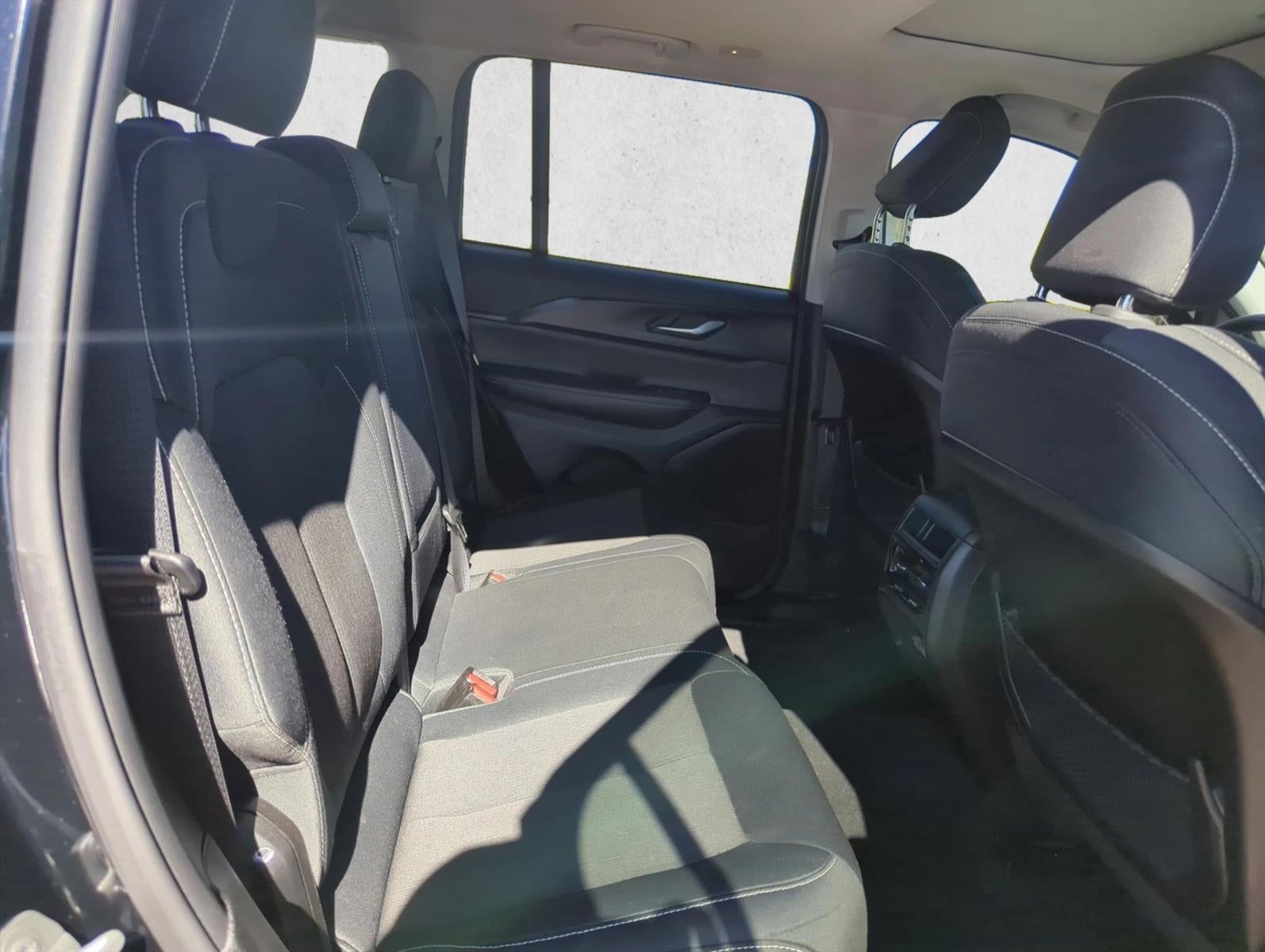 2024 Jeep Grand Cherokee Laredo X 4x2