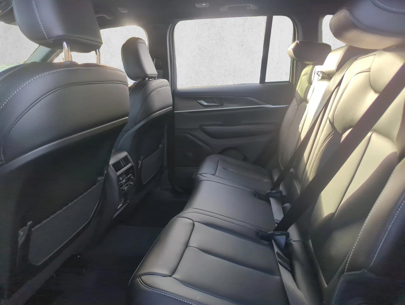 2025 Jeep Grand Cherokee Limited 4x2