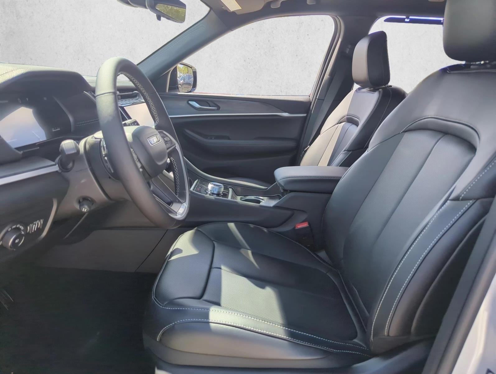 2025 Jeep Grand Cherokee Limited 4x2