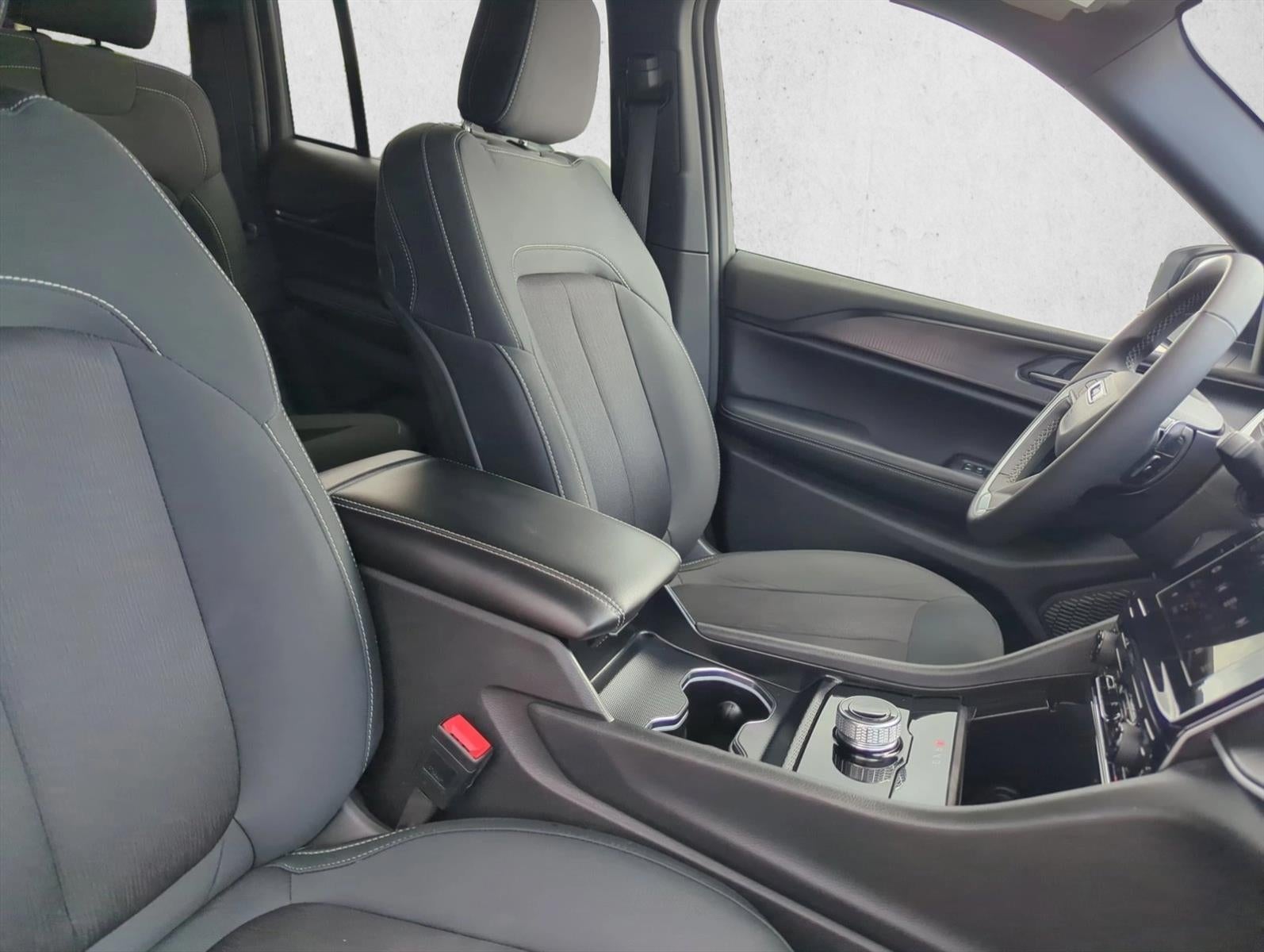 2024 Jeep Grand Cherokee Laredo 4x4