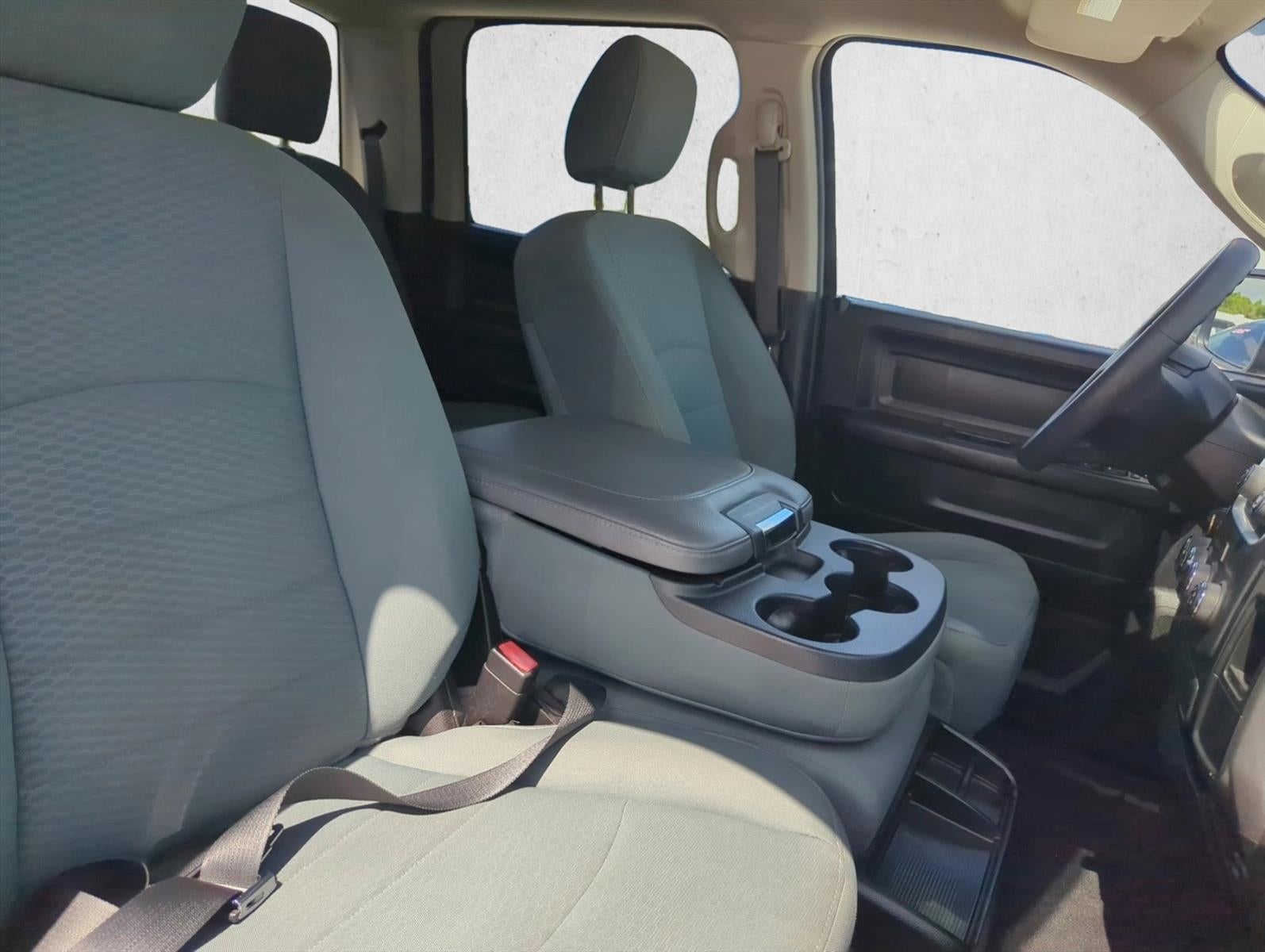 2019 RAM 1500 Classic Express 4x2 Crew Cab 5'7" Box