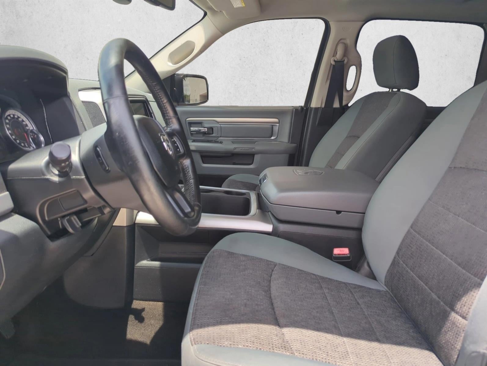 2016 RAM 1500 4WD Crew Cab 5.7 Ft Box Lone Star