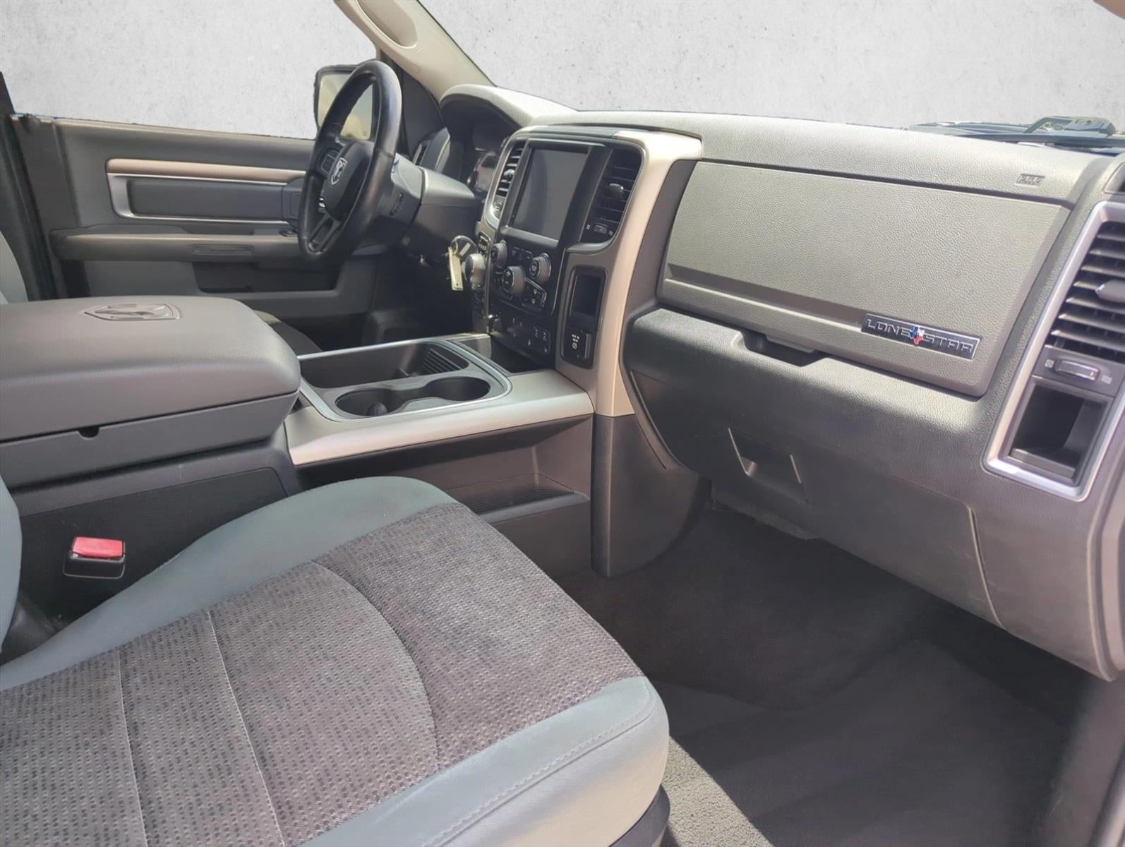 2016 RAM 1500 4WD Crew Cab 5.7 Ft Box Lone Star