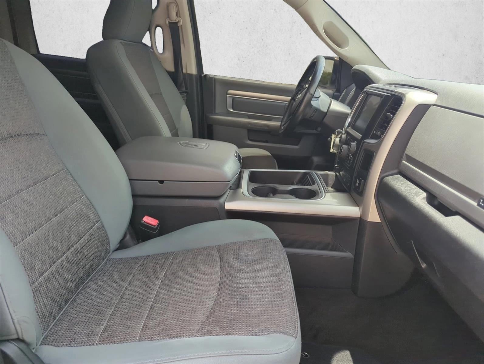 2016 RAM 1500 4WD Crew Cab 5.7 Ft Box Lone Star