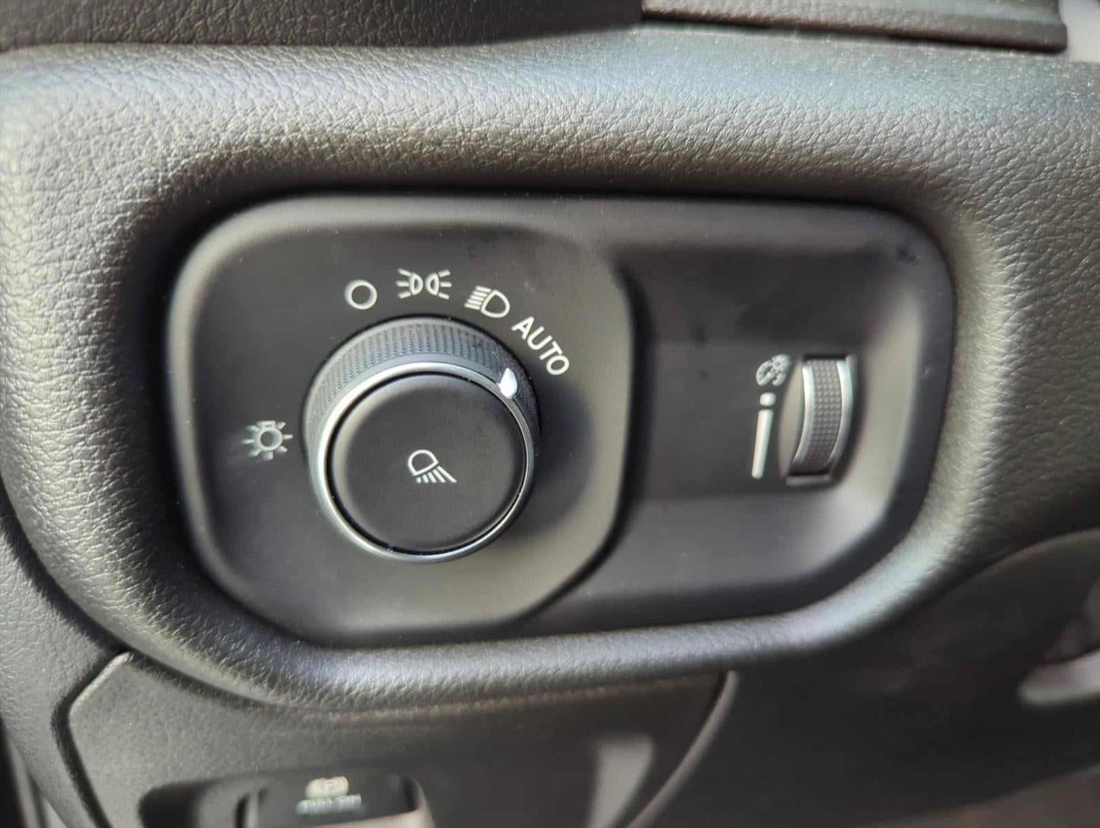 2025 RAM 1500 Tradesman 4x2 Crew Cab 5'7" Box