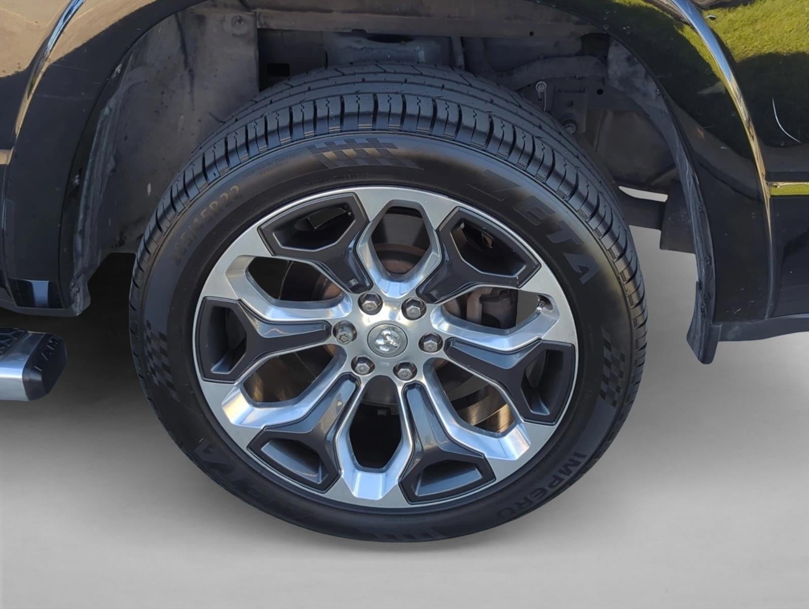 2020 RAM 1500 Laramie 4x2 Crew Cab 5'7" Box