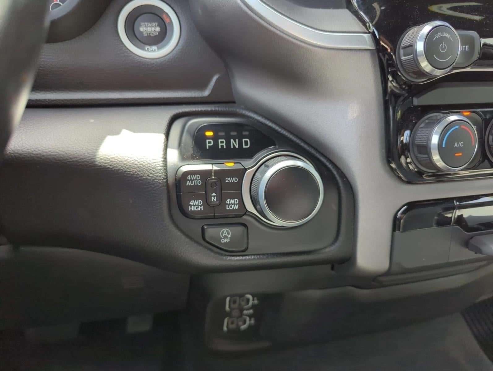 2022 RAM 1500 Big Horn 4x4 Quad Cab 6'4" Box