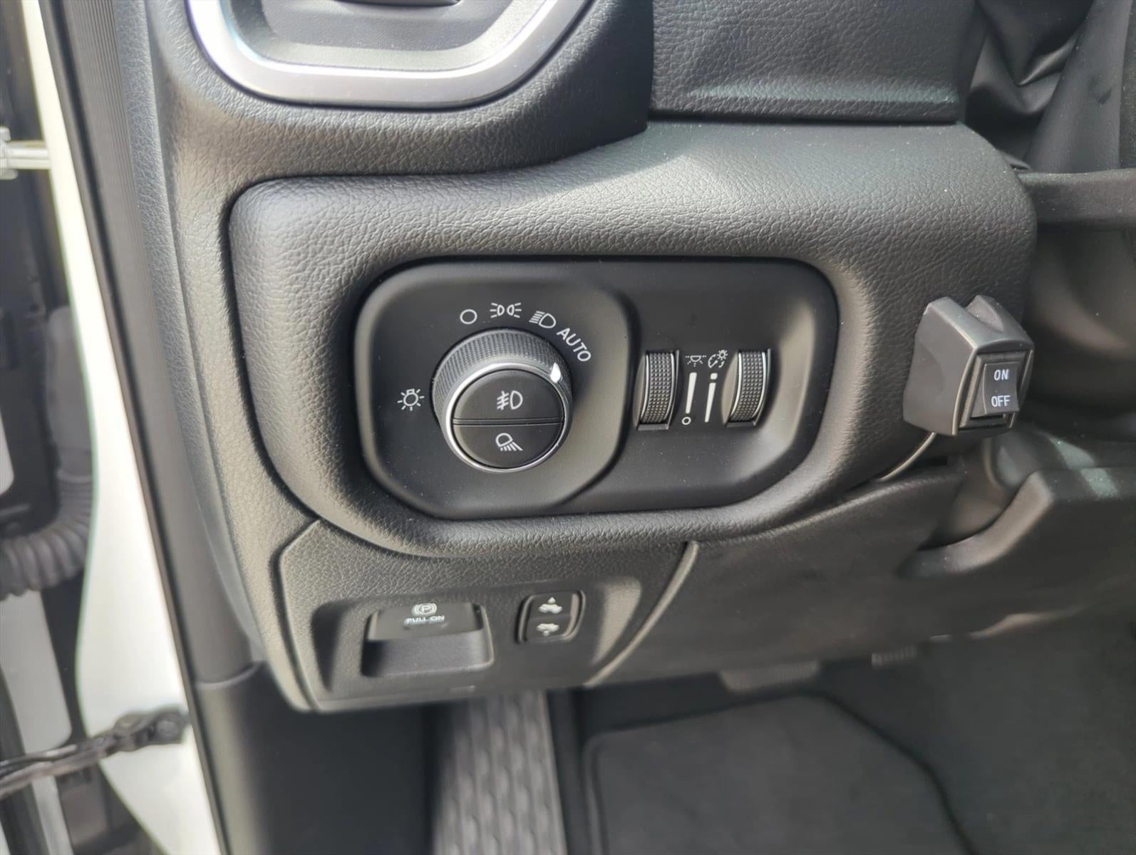 2025 RAM 1500 Big Horn 4x4 Crew Cab 5'7" Box