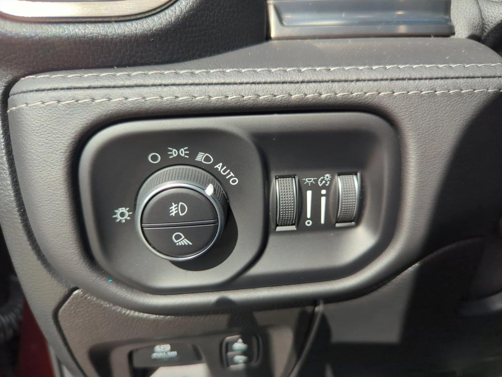 2021 RAM 1500 Limited 4x4 Crew Cab 5'7" Box