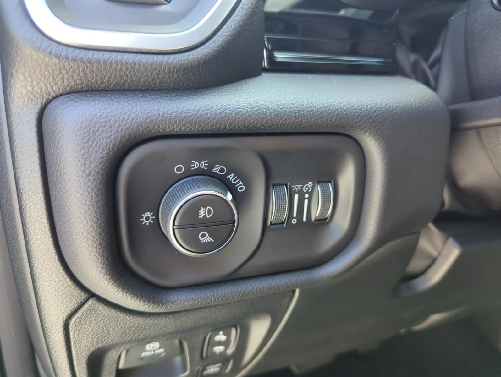 2025 RAM 1500 Laramie 4x4 Crew Cab 5'7" Box