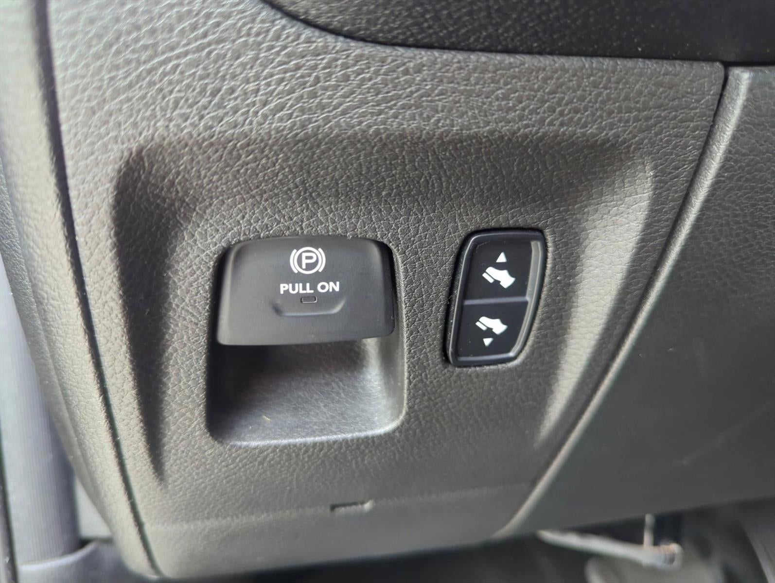 2019 RAM 1500 Laramie 4x4 Crew Cab 5'7" Box