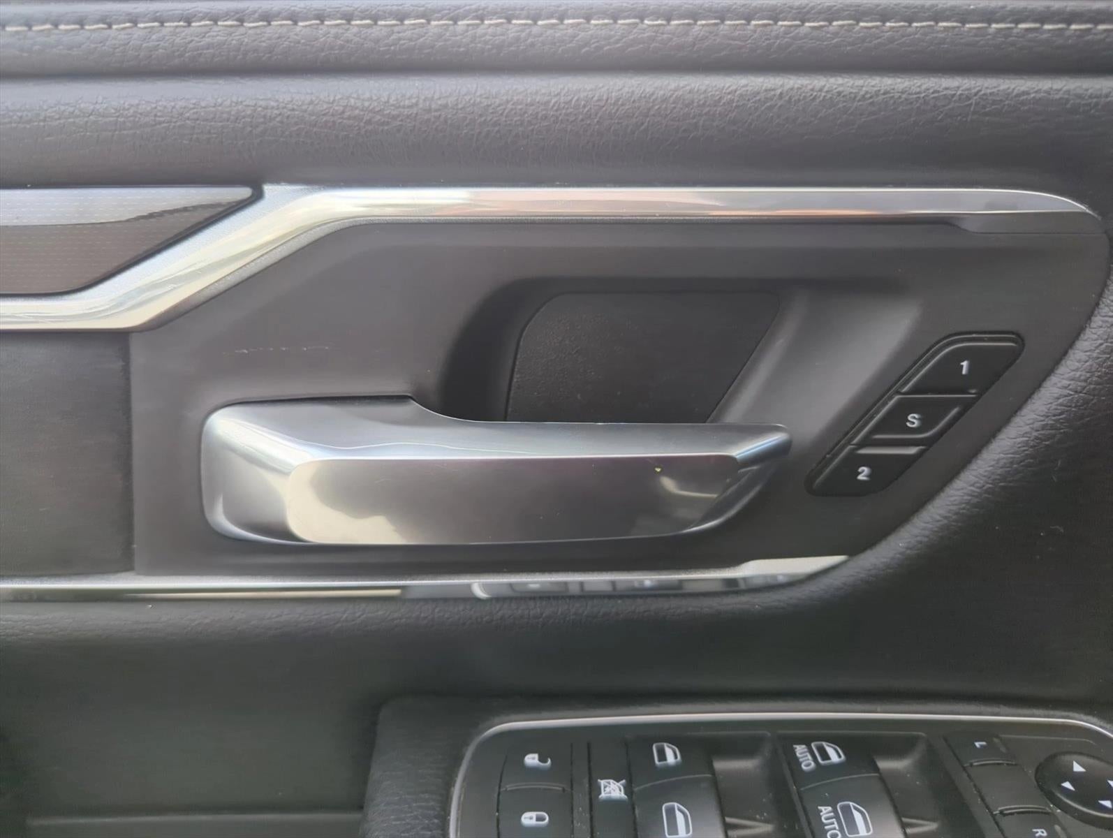 2019 RAM 1500 Laramie 4x4 Crew Cab 5'7" Box