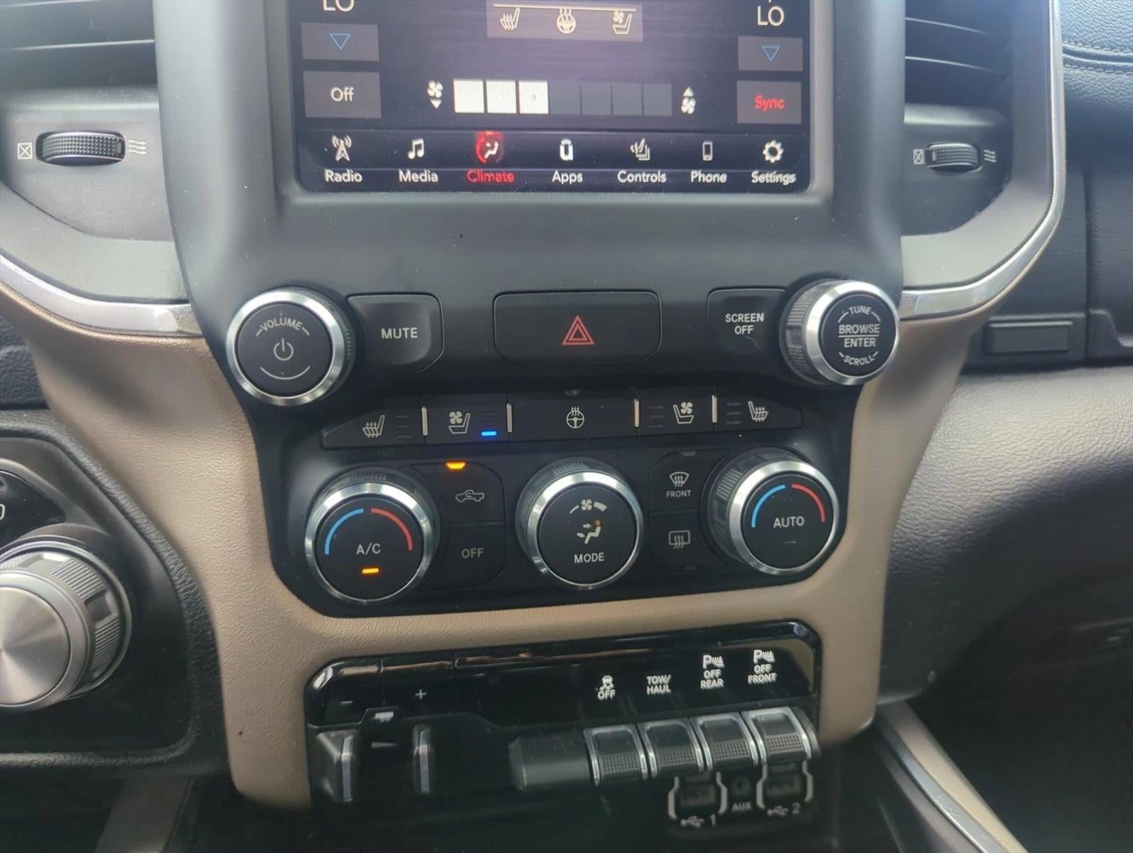 2019 RAM 1500 Laramie 4x4 Crew Cab 5'7" Box