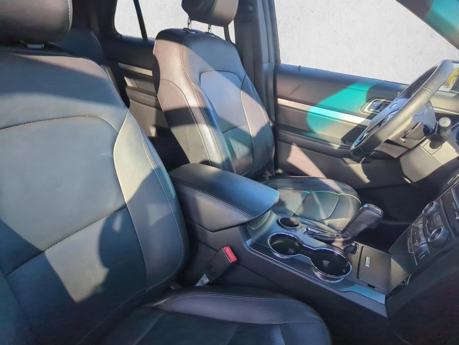 2016 Ford Explorer FWD 4dr XLT