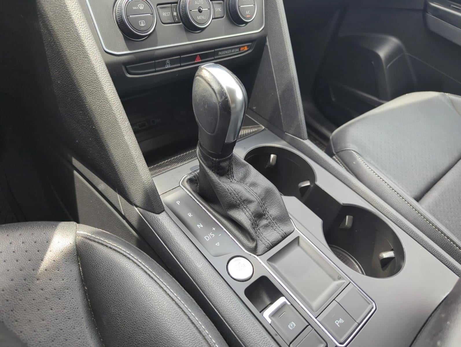 2021 Volkswagen Atlas 3.6L V6 SE w/Technology FWD *Ltd Avail*