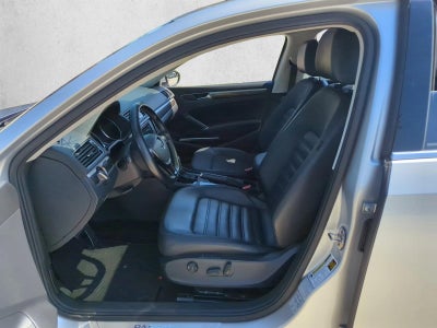 2018 Volkswagen Passat 2.0T SEL Premium Auto