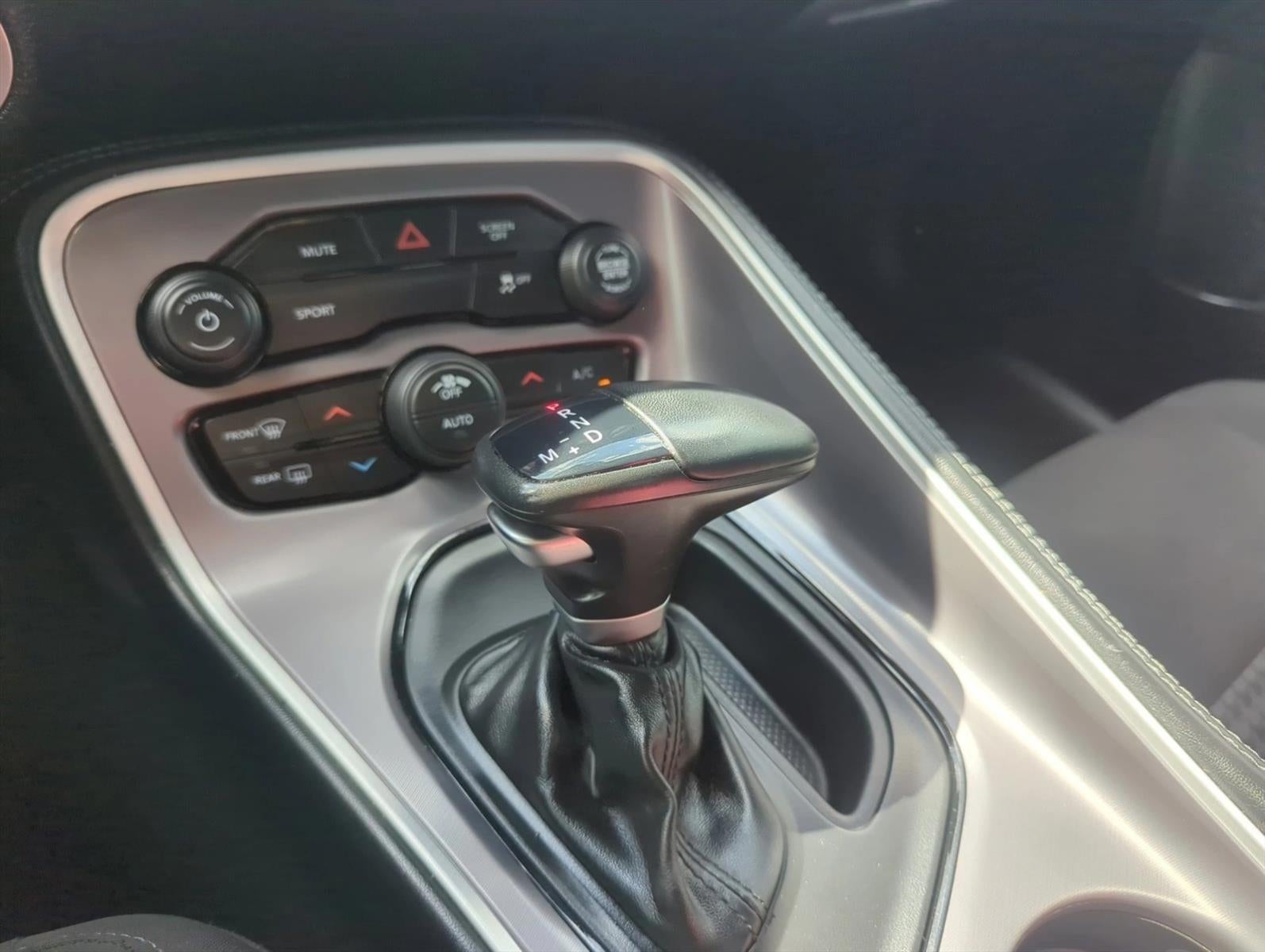 2022 Dodge Challenger SXT RWD