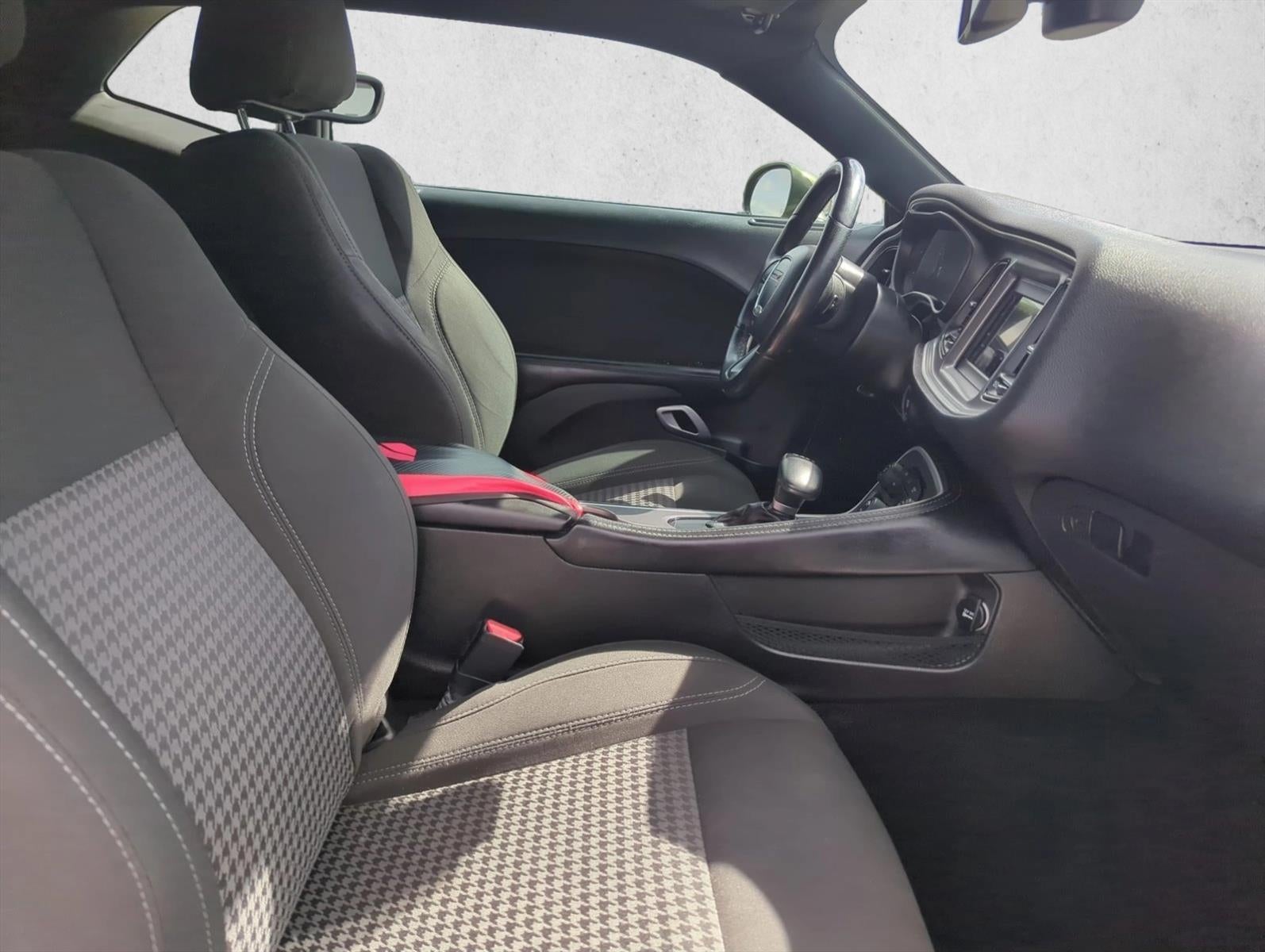 2022 Dodge Challenger SXT RWD