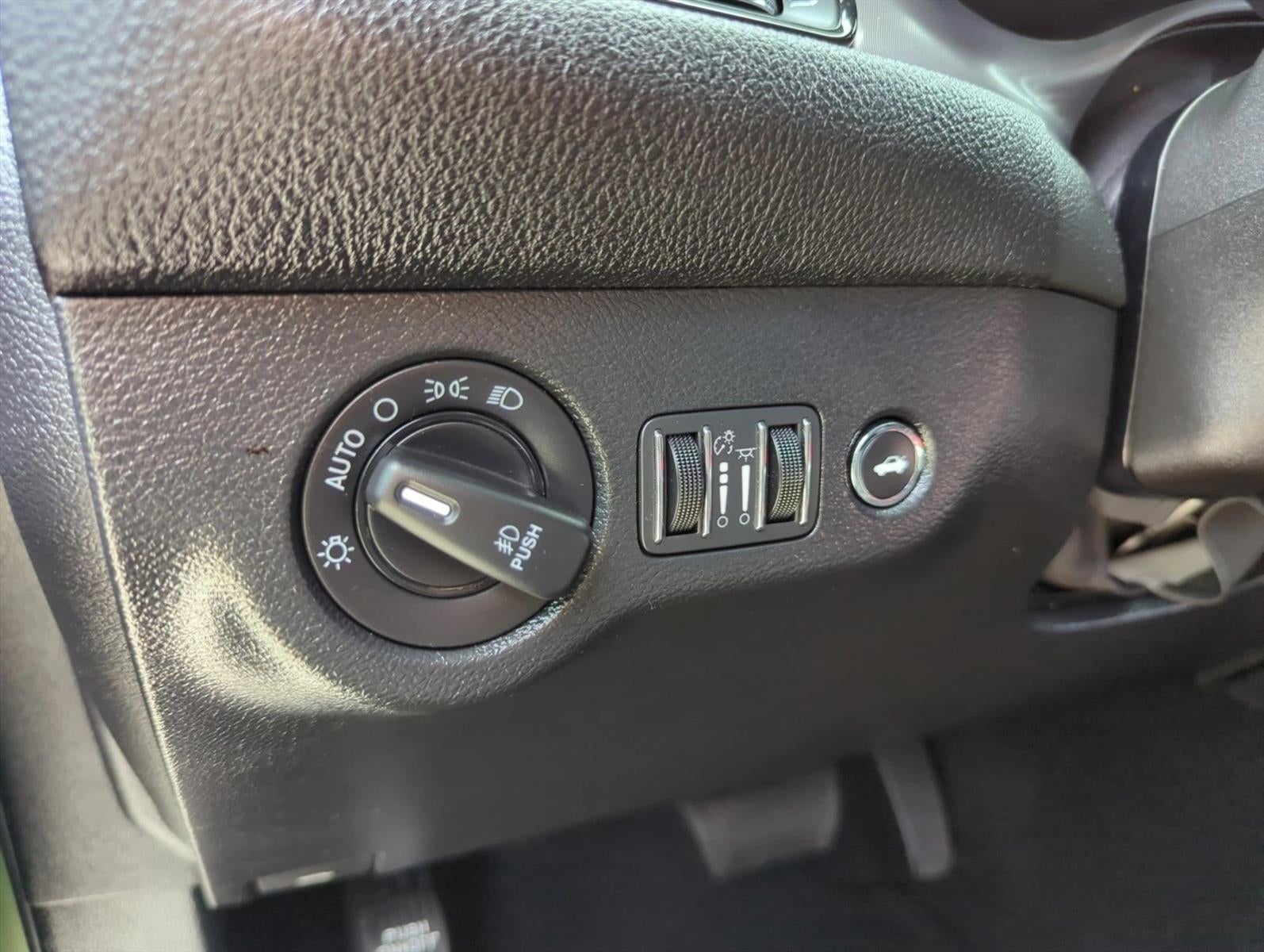 2022 Dodge Challenger SXT RWD