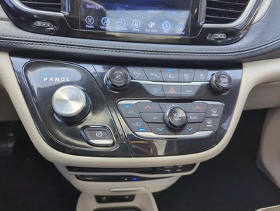 2017 Chrysler Pacifica Limited FWD