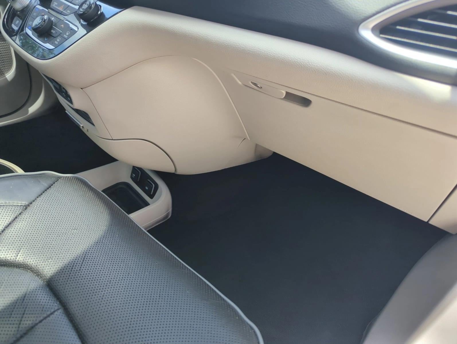 2017 Chrysler Pacifica Limited FWD