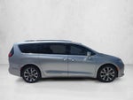 2017 Chrysler Pacifica Limited FWD