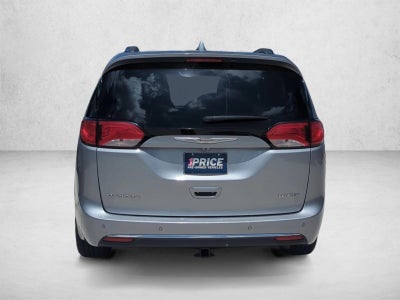 2017 Chrysler Pacifica Limited FWD