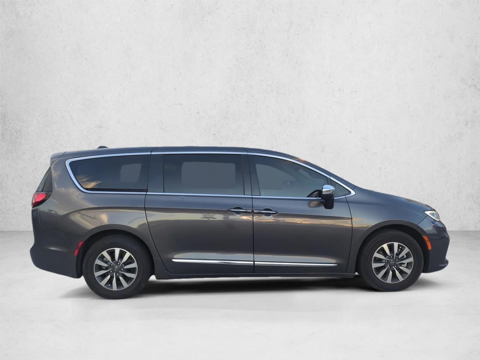 2023 Chrysler Pacifica Hybrid Limited FWD