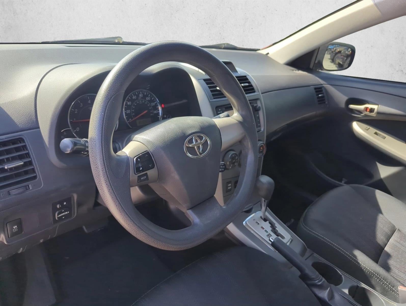 2013 Toyota Corolla 4dr Sdn Auto S (Natl)