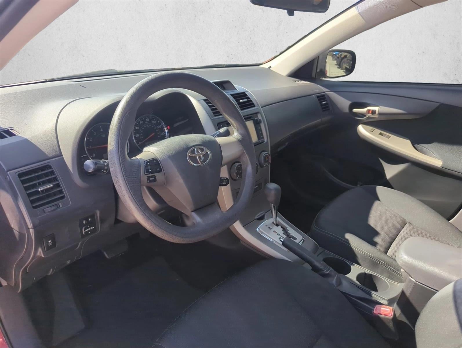 2013 Toyota Corolla 4dr Sdn Auto S (Natl)