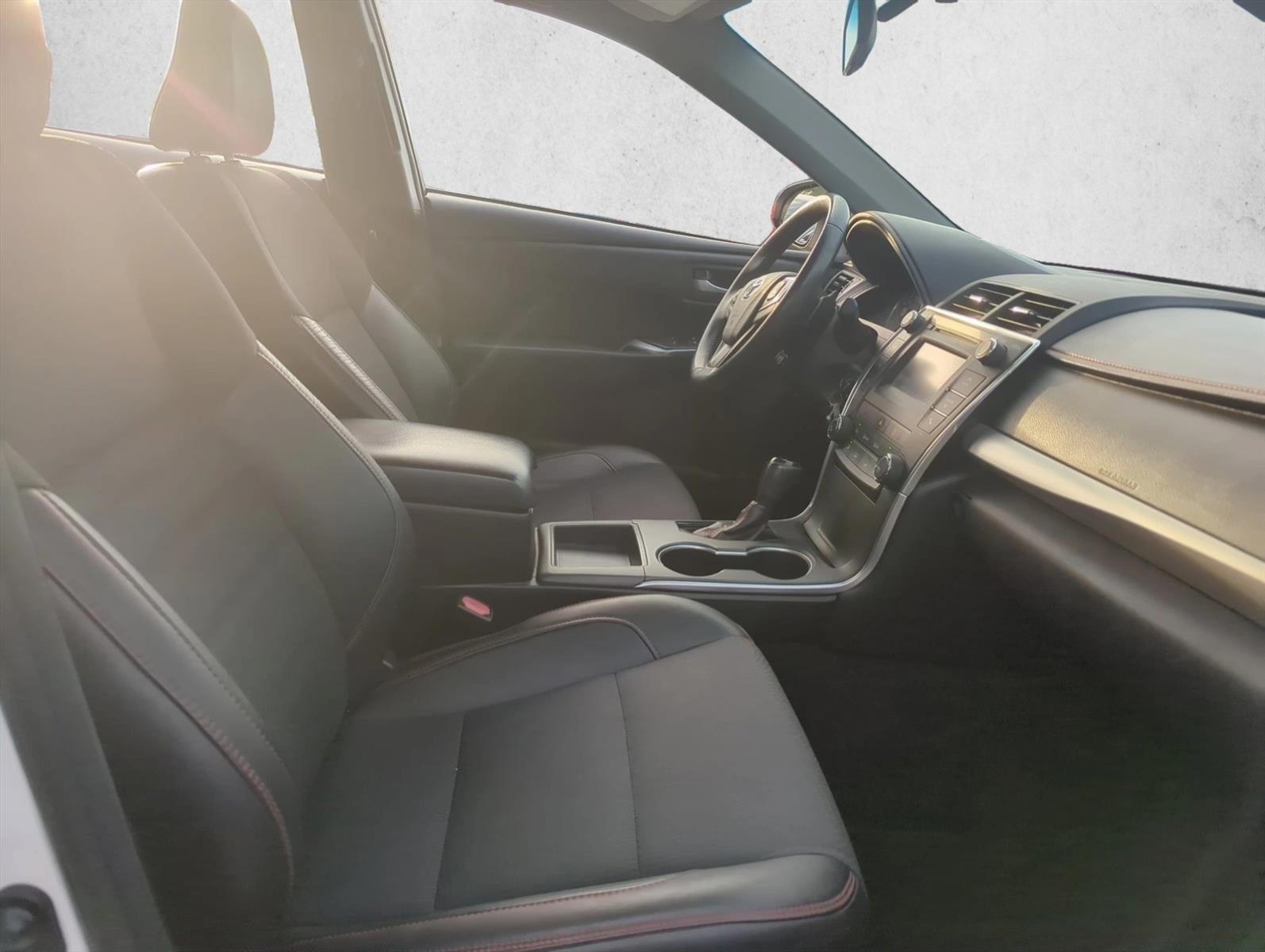 2017 Toyota Camry SE Auto (SE)