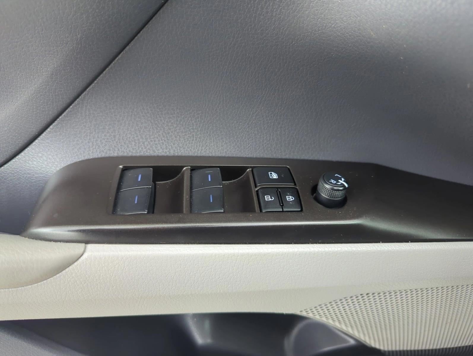 2023 Toyota Camry LE Auto (SE)