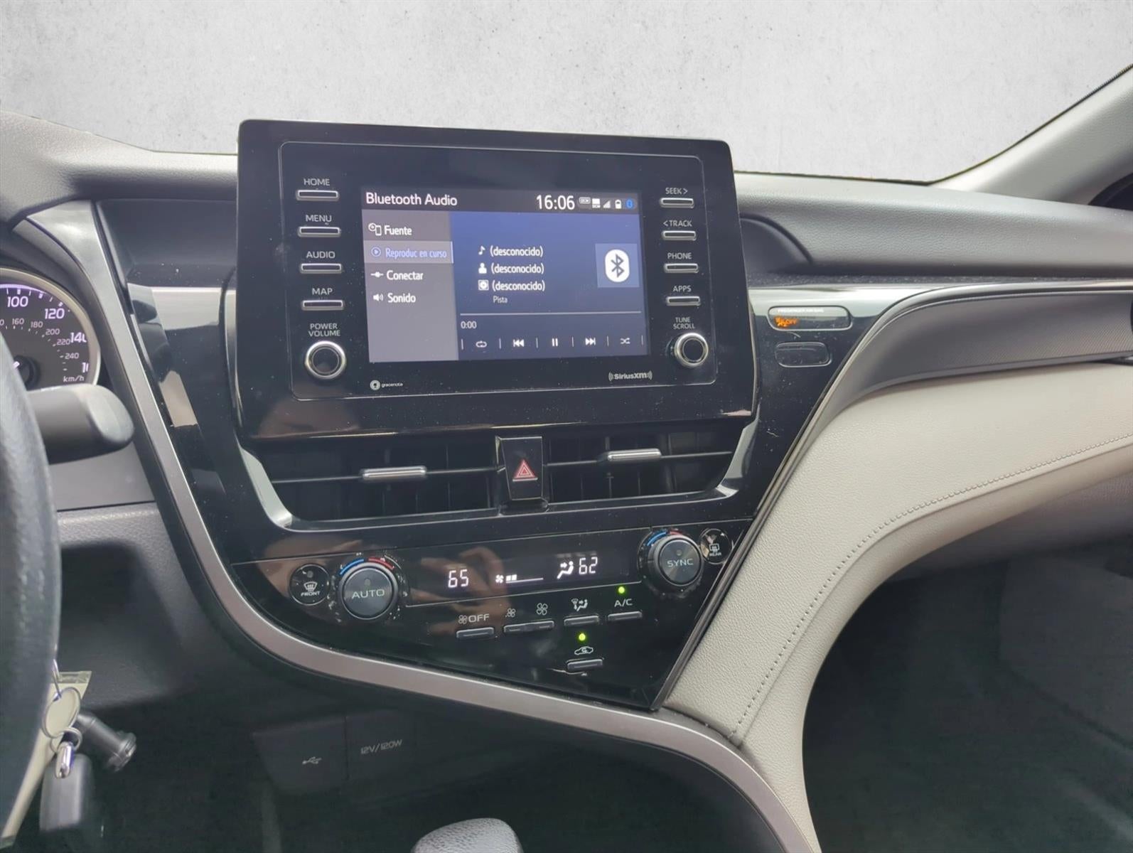 2023 Toyota Camry LE Auto (SE)