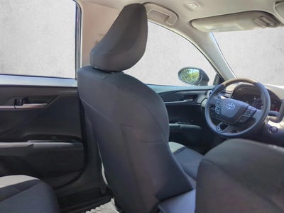 2025 Toyota Camry LE (SE)