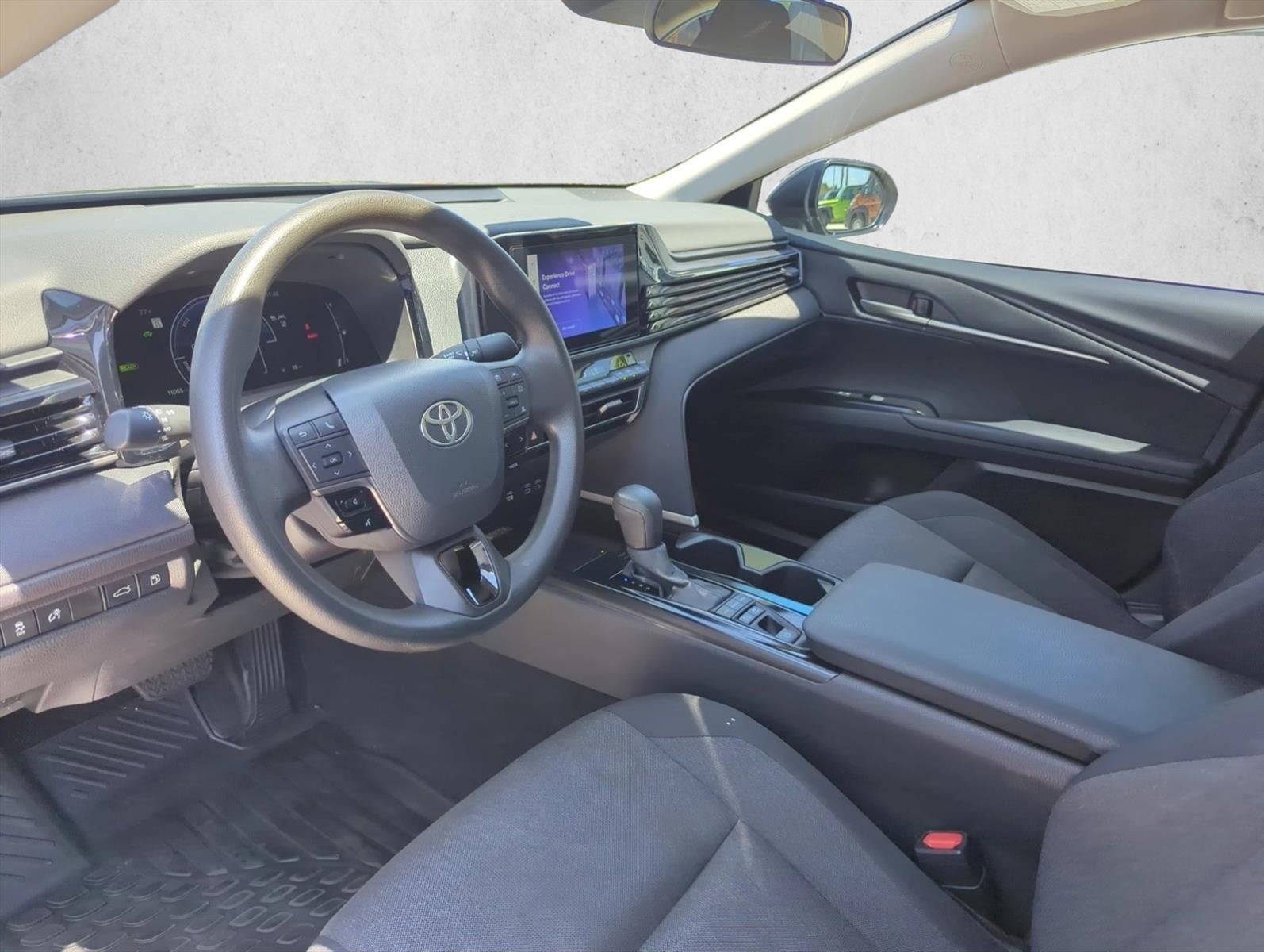 2025 Toyota Camry LE (SE)