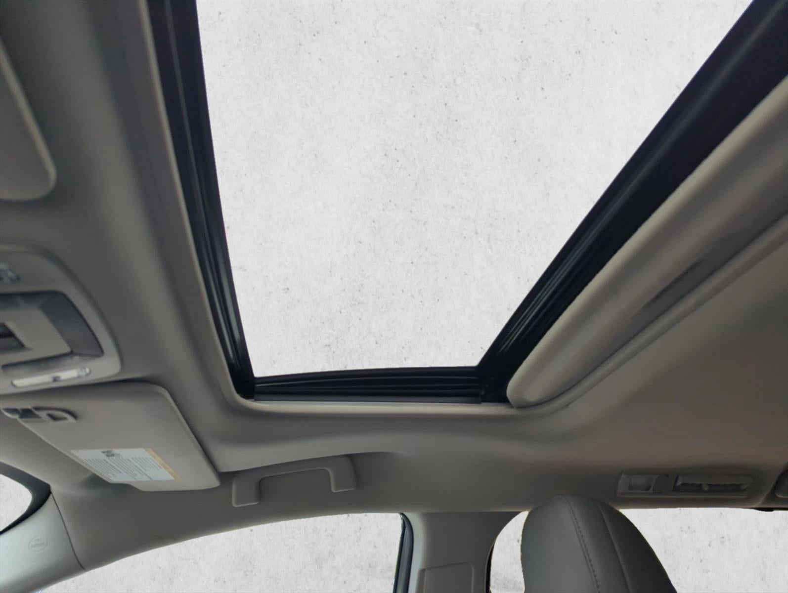 2022 Toyota Sienna XLE FWD 8-Passenger (Natl)