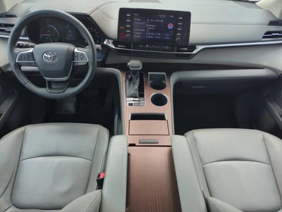 2022 Toyota Sienna XLE FWD 8-Passenger (Natl)